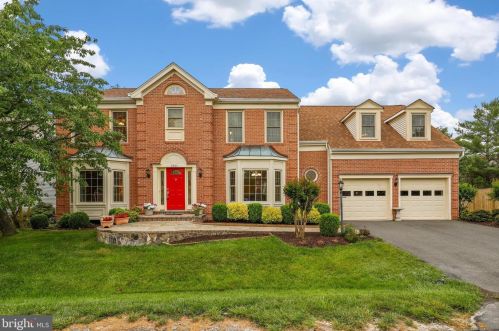 2630 Paddock Gate Ct, Herndon, VA 20171-2900