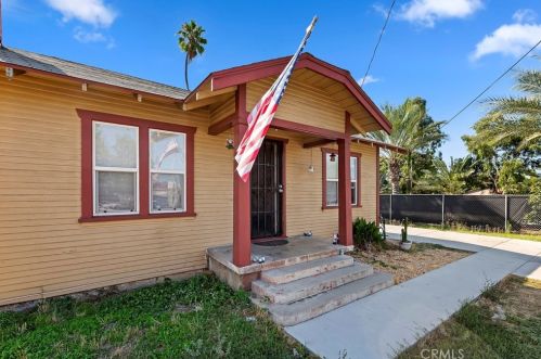 8644 Indiana Ave, Riverside CA  92504-4047 exterior