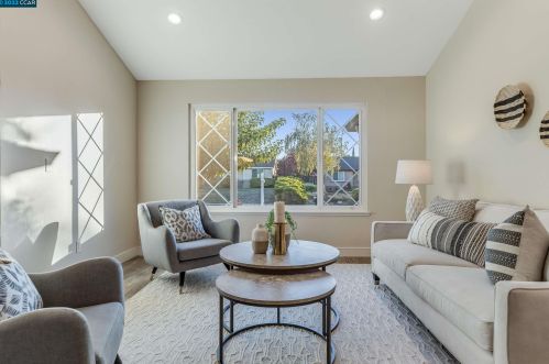 5209 Jomar Dr, Concord CA  94521-2341 exterior