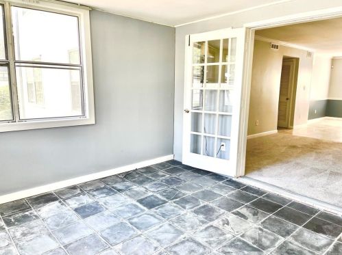 72 Montre Sq, Atlanta GA  30327-4044 exterior