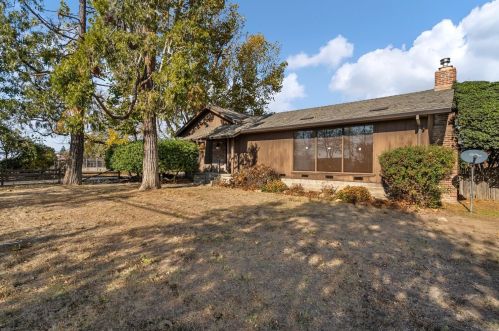 8395 Harney Ln, Lodi, CA 95240-9432