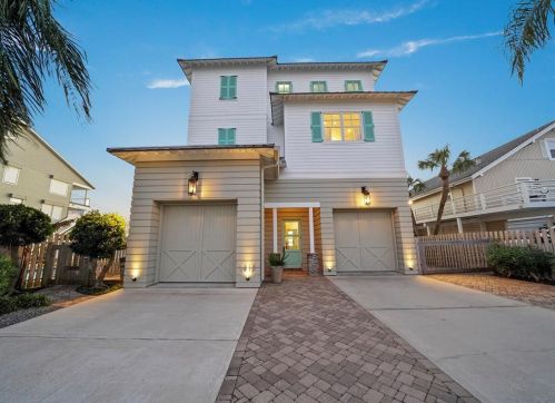 1415 Palmetto Dr, Galveston, TX 77554-9190