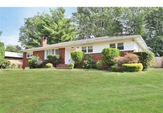 112 Chain O Hills Rd, Iselin, NJ 08830-2216