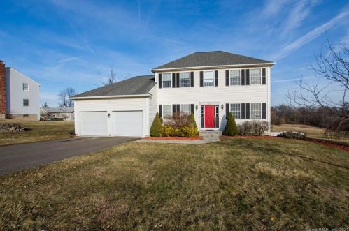 90 Pleasant View Dr, Middletown, CT 06457-2338