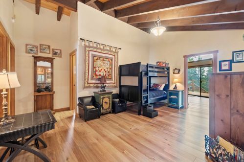 11030 Ski Slope Way, Truckee CA  96161-6603 exterior