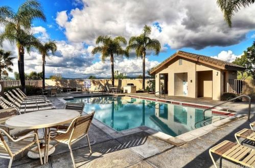 7894 Horizon View Dr, Anaheim CA  92808-1516 exterior