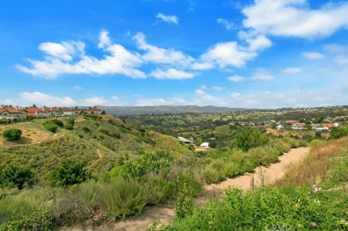 752 Fairway Ln, Anaheim CA  92807-4802 exterior