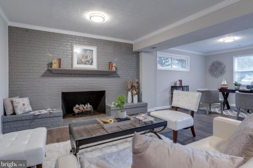 8511 Canterbury Dr, Annandale, VA 22003-4323