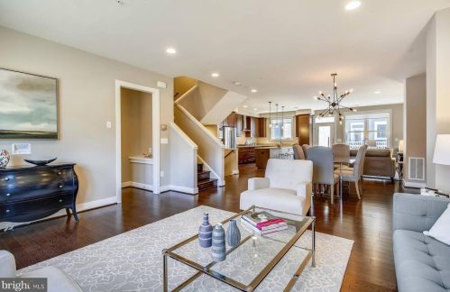 642 Ellsworth Dr, Silver Spring MD 20910-4301 exterior