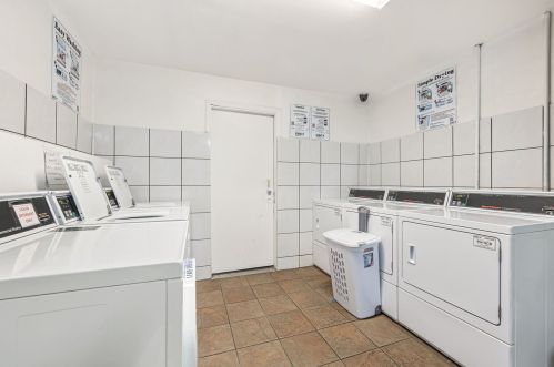 880 Old Willow Rd, Wheeling IL  60070-2135 exterior
