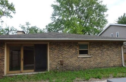 1828 Idlewild Ln, Homewood IL  60430-3910 exterior