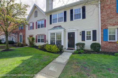 4 Sun Beau Ct, Tinton Falls NJ  07724-3825 exterior