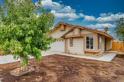 150 Oaktree Dr, Perris, CA 92571-2772