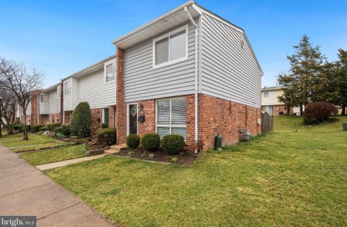 2219 Chamblee Pl, Herndon, VA 20170-4310