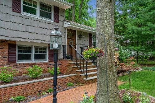 32 Huntington Rd, Edison, NJ 08820-3108