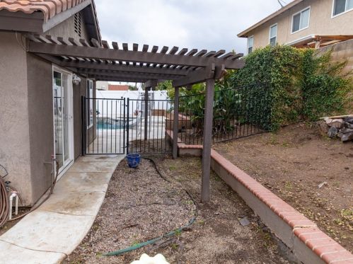 11568 Freedom Trl, Riverside CA  92503-5066 exterior
