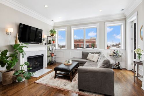 3708 Southport Ave, Chicago, IL 60613-3719