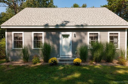 30 Spruce St, York, ME 03909-6471
