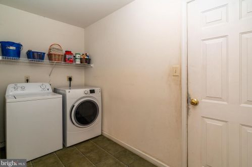 1674 Stony Battery Rd, Lancaster PA  17601-1287 exterior