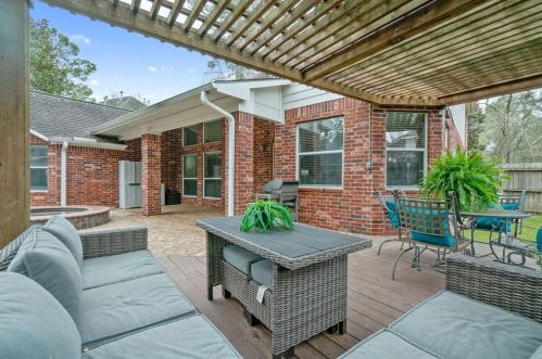 130 Evangeline Oaks Cir, Conroe TX  77384-5010 exterior