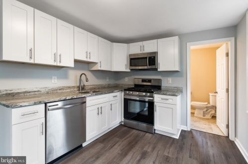 110 Pine Ave, Runnemede, NJ 08078-1850