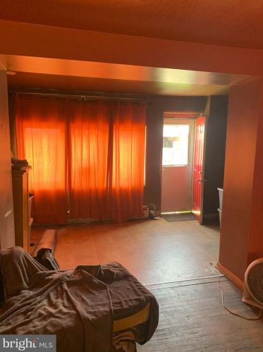 2412 Edgewood St, Philadelphia, PA 19142-3202