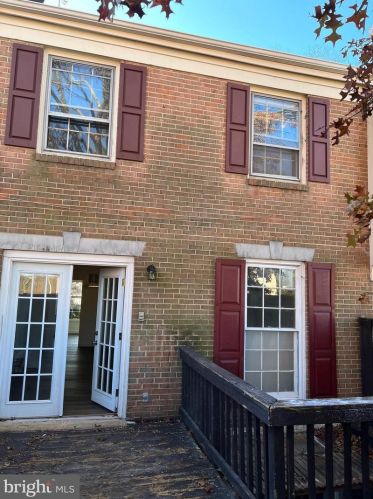 7248 Hillmead Ct, Springfield VA  22150-3633 exterior