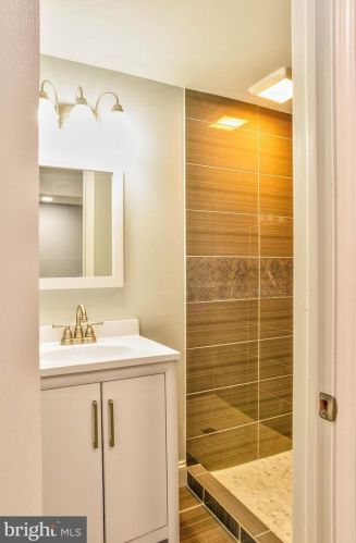 6521 16th St, Philadelphia PA  19126-3512 exterior