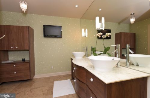 12 Governors Ln, Princeton NJ  08540-3667 exterior