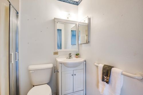 2315 Briarwood Ln, Carrollton TX 75006-7701 exterior