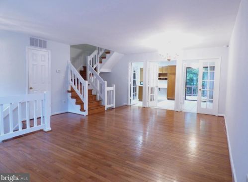 6634 Westbury Oaks Ct, Springfield VA  22152-2518 exterior