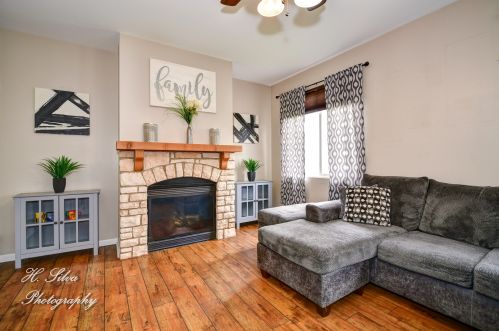 708 Bay Shore Dr, Pingree Grove IL  60140-9144 exterior