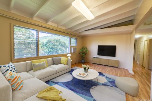 5422 Paniolo Pl, Honolulu, HI 96821-1758