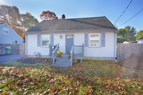 42 Massachusetts Ave, Warwick, RI 02888-5918