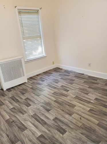 1 Lowndes Ave, Norwalk CT  06854-3701 exterior