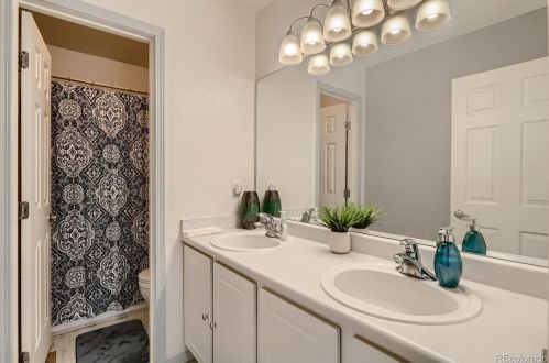 17022 Wyoming Dr, Denver CO 80017-5295 exterior