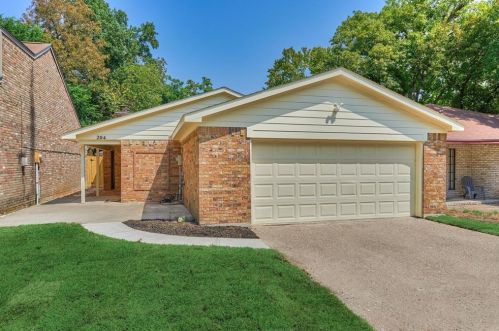 204 Thunderbird Dr, Conroe, TX 77304-1252