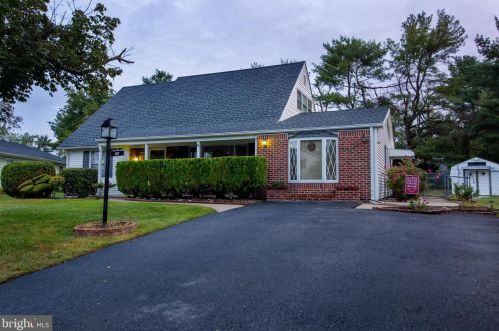 38 Elmwood Ln, Willingboro, NJ 08046-2249