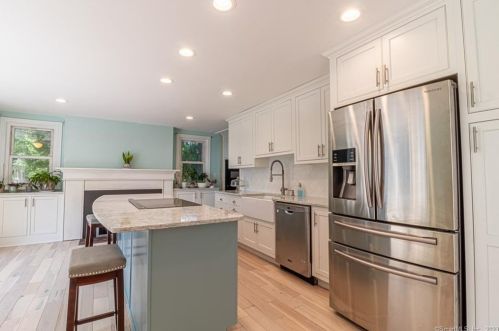 7 Best View Rd, Quaker Hill CT  06375-1402 exterior