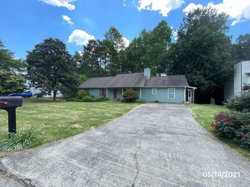 1025 Hunters Oak Trl, Buford, GA 30518-6359
