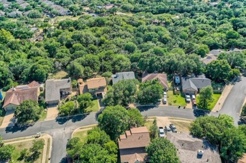 6555 Fair Vly Trl, Austin TX  78749-1266 exterior