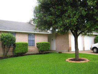 10213 Missel Thrush Dr, Austin TX  78750-2103 exterior