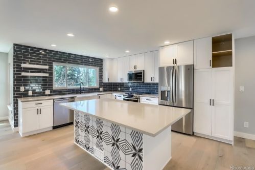 8168 Hinsdale Dr, Englewood CO 80112-1910 exterior