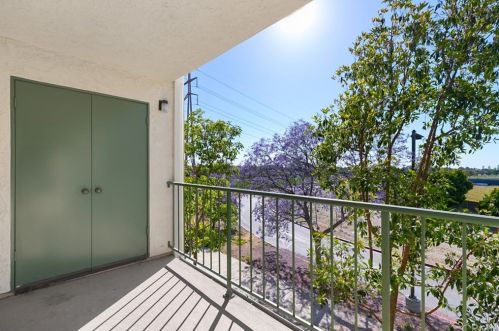 7202 Apricot Dr, Irvine CA  92618-4408 exterior