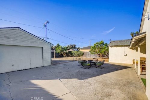 2062 Flower St, Santa Ana CA 92706-1928 exterior