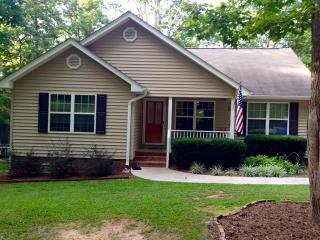 130 Bow Dr, Lavonia, GA 30553-3279