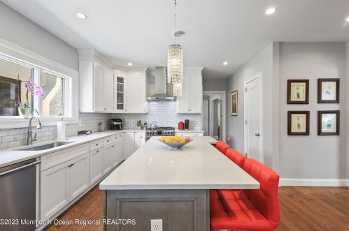 302 2nd Ave, Tinton Falls NJ  07712-6132 exterior