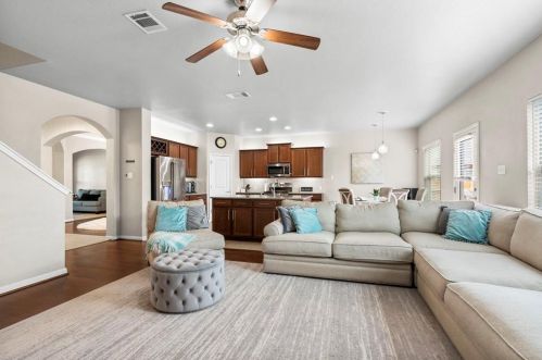 113 Beargrass Dr, Uhland TX  78640-2017 exterior