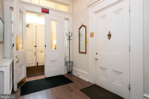 265 Kings Hwy, Tavistock NJ  08033-1983 exterior