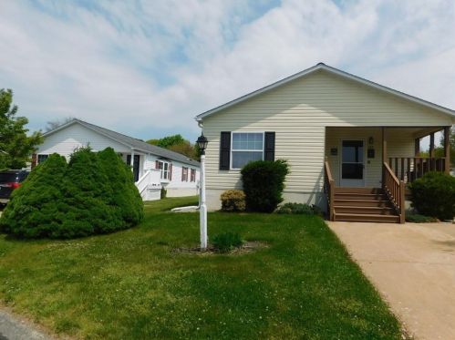 122 Songbird Ln, Tiverton, RI 02878-2380